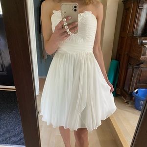 White dress. Size XXS (approximate)